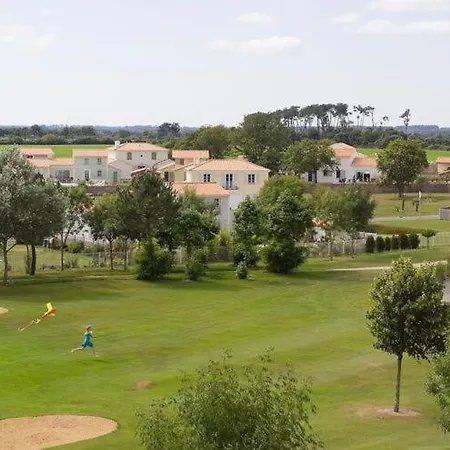 Charming With Dishwasher Located At A Golf Course Appartement