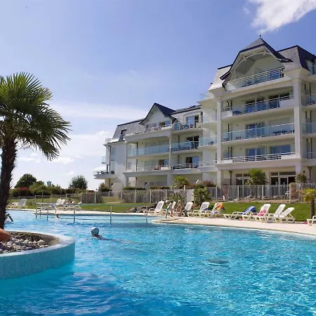 Charming With Dishwasher Located At A Golf Course Appartement